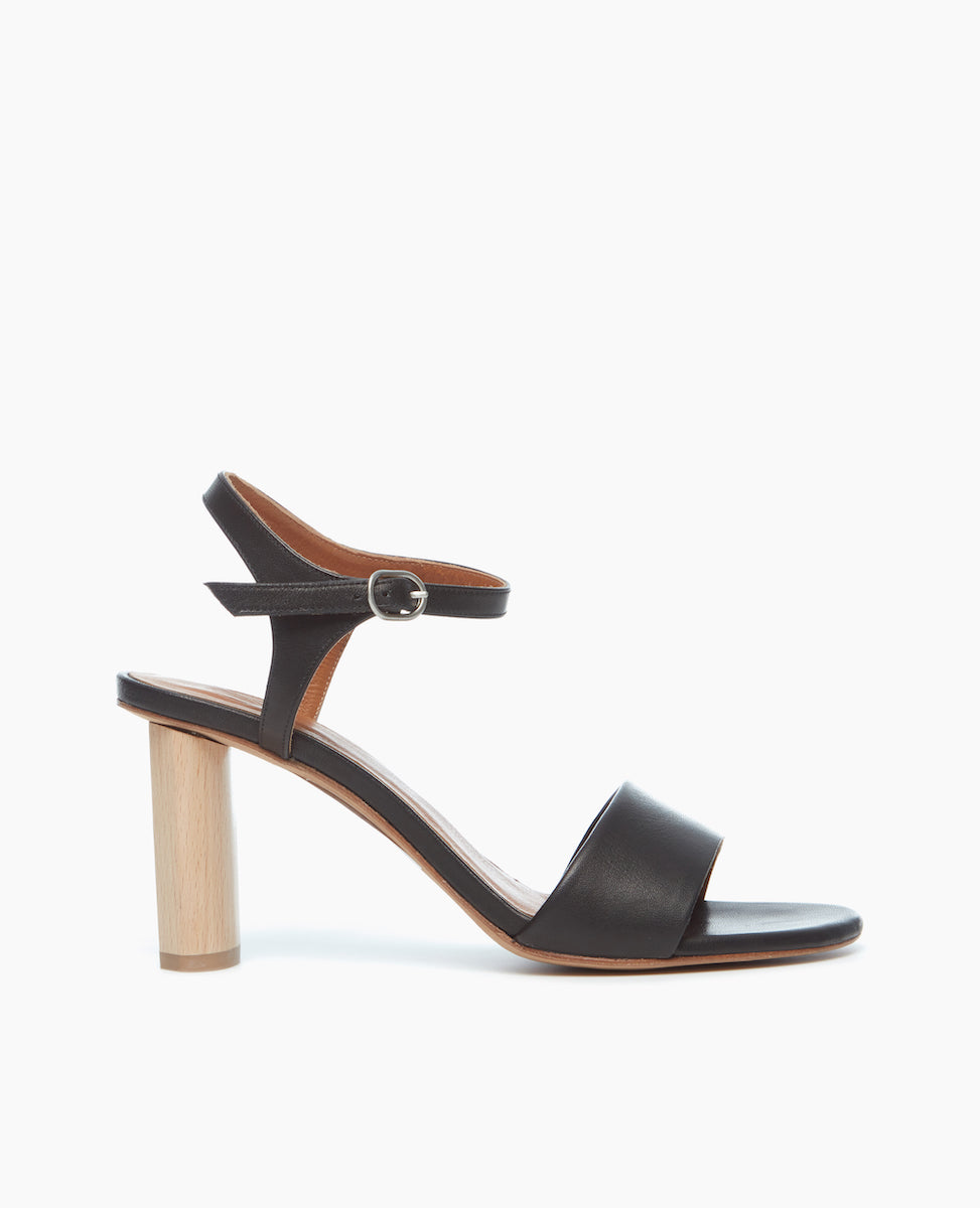 Side view of the Gigi Heel in modern, minimal classic black leather.