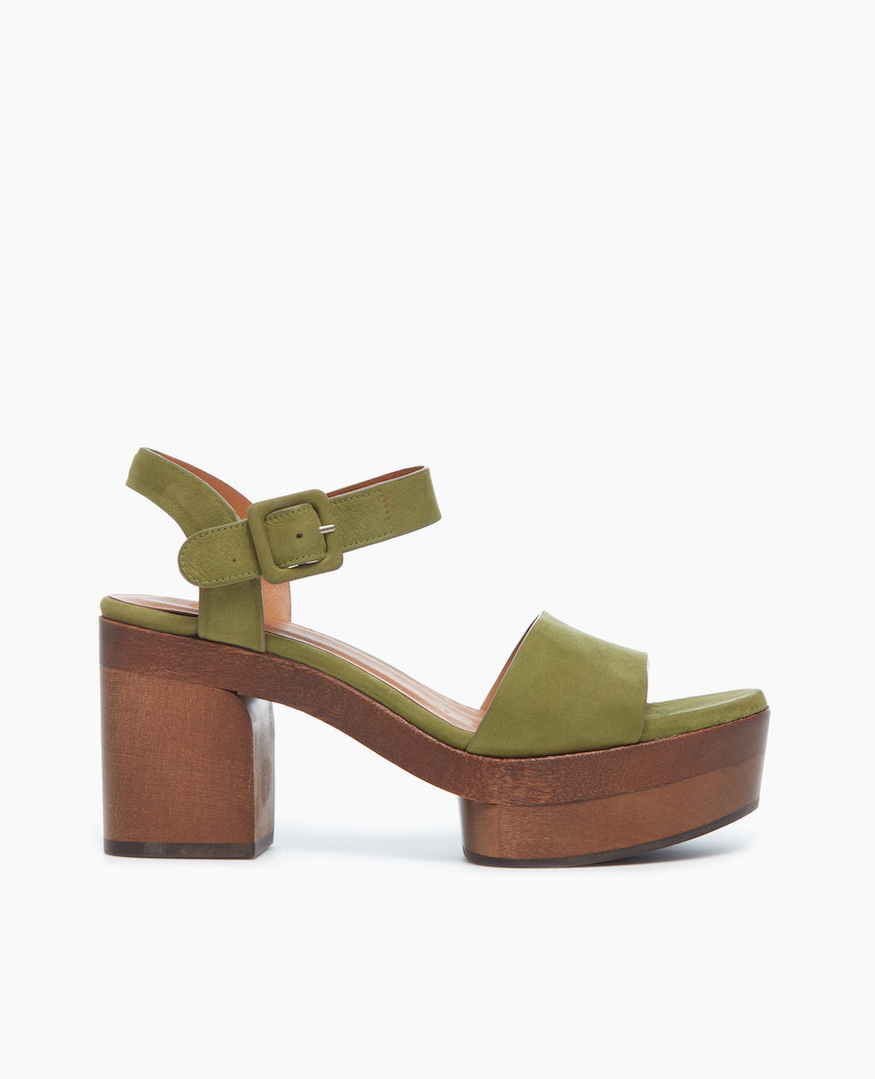 Side view of the Obion Clog in Mosstone with a quarter-strap with a wide front band and buckle closure.
