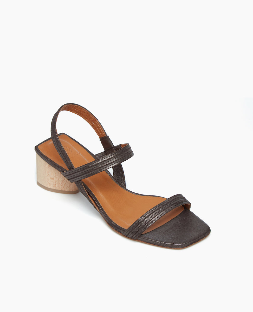 Angled view of the Sterling Heel in Anthracite with two parallel straps.
