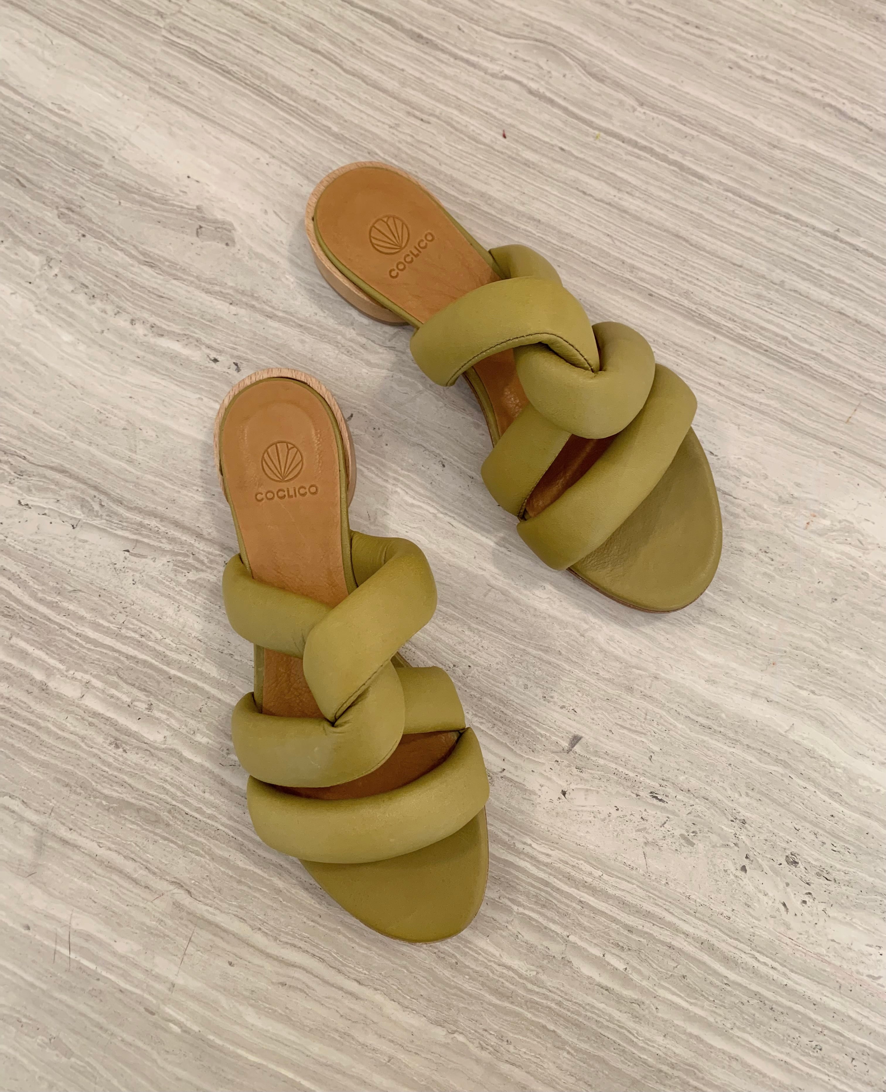 Top view of Coclico Everly Sandal in Torbollino Olive leather. A sandal with padded straps that twist over the arch, raised two-part leather sole.