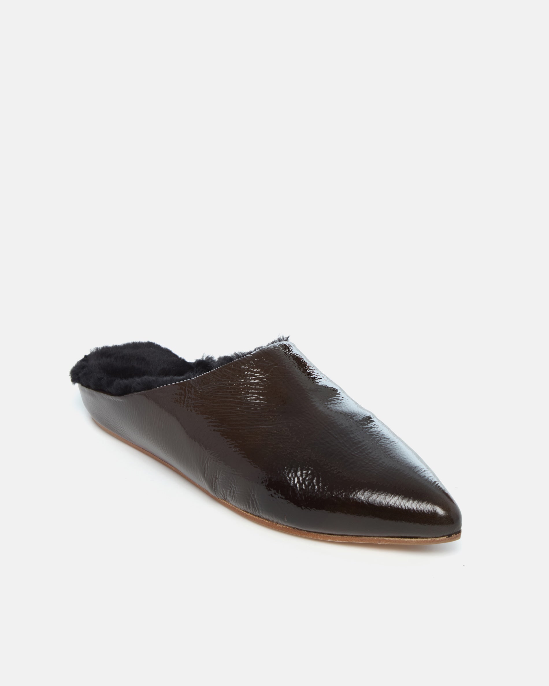 Coclico Dia Shearling Slide in Moule crinkled patent, angled view showing black shearling lining