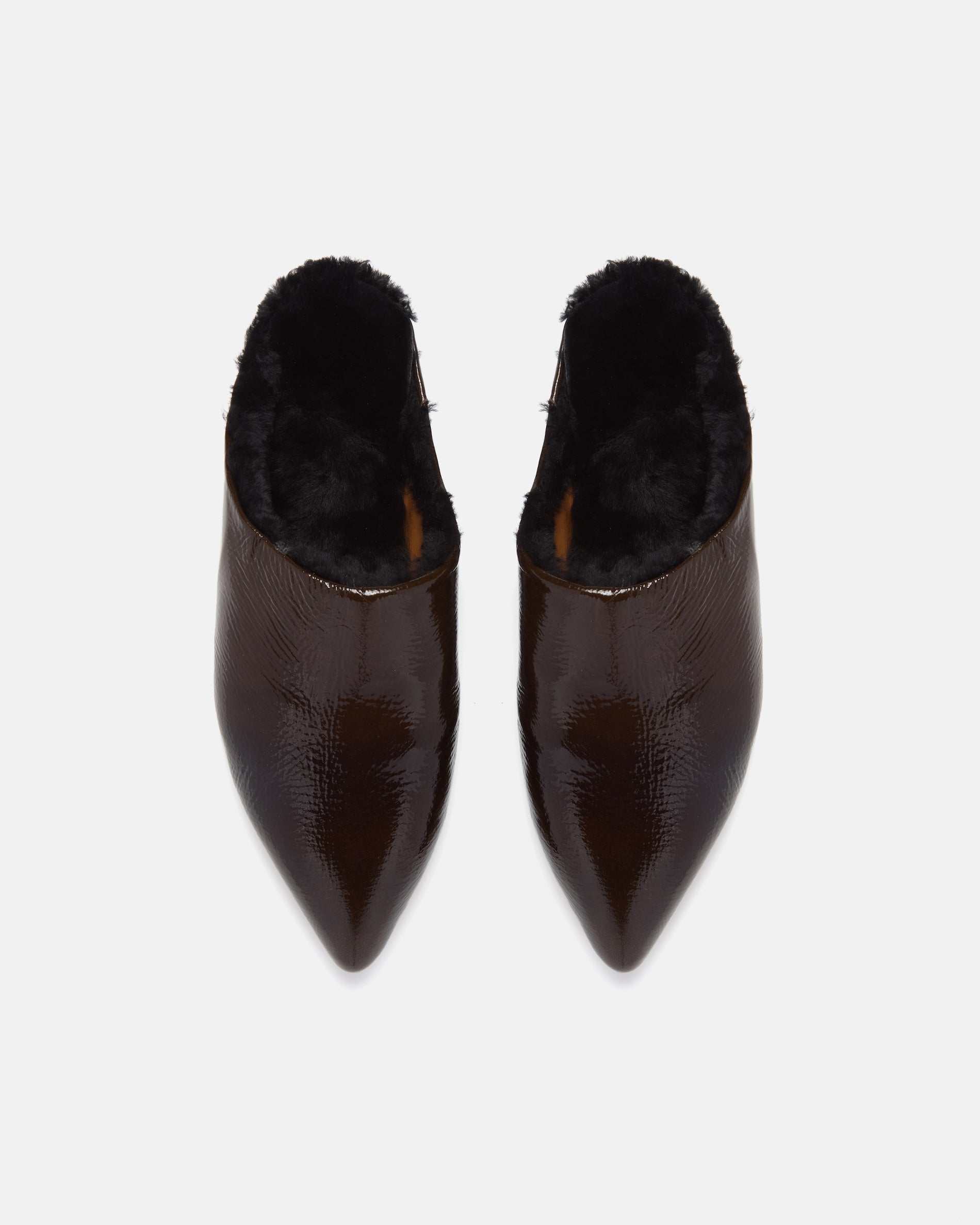 Pair of Coclico Dia Shearling Slides in Moule crinkled patent, top view with shearling lining