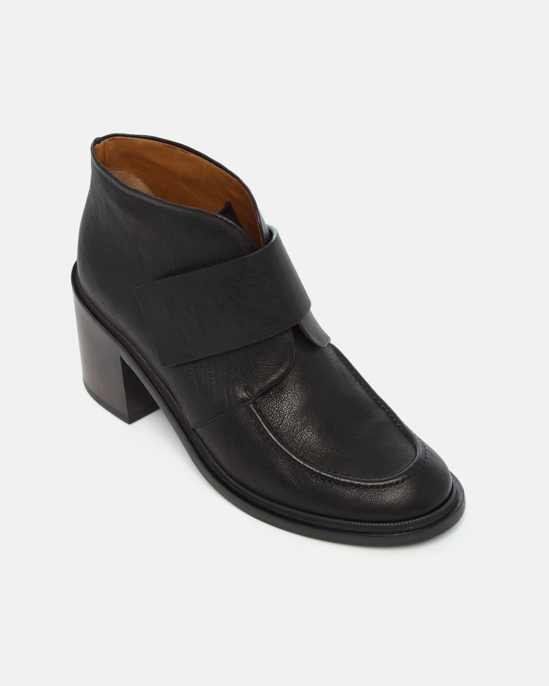 Coclico Lilya Boot in black leather, angled view of the crossover strap detail