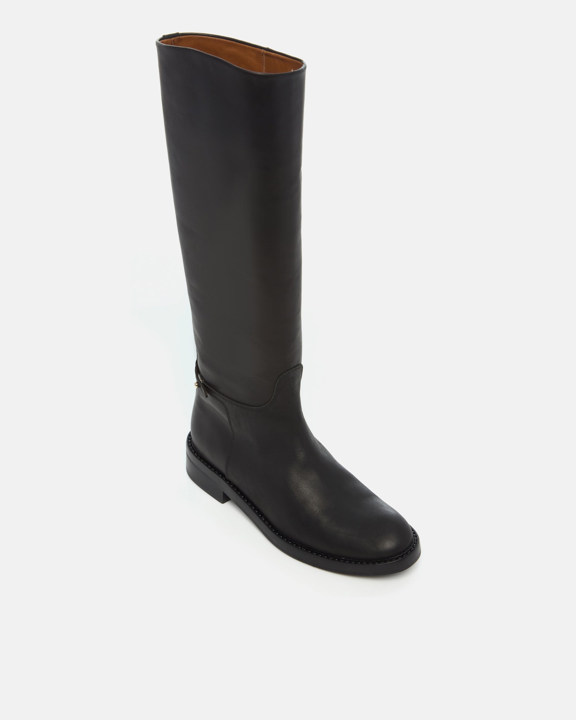 Coclico Tabei Boot in black leather, angled view of the round toe and flat sole