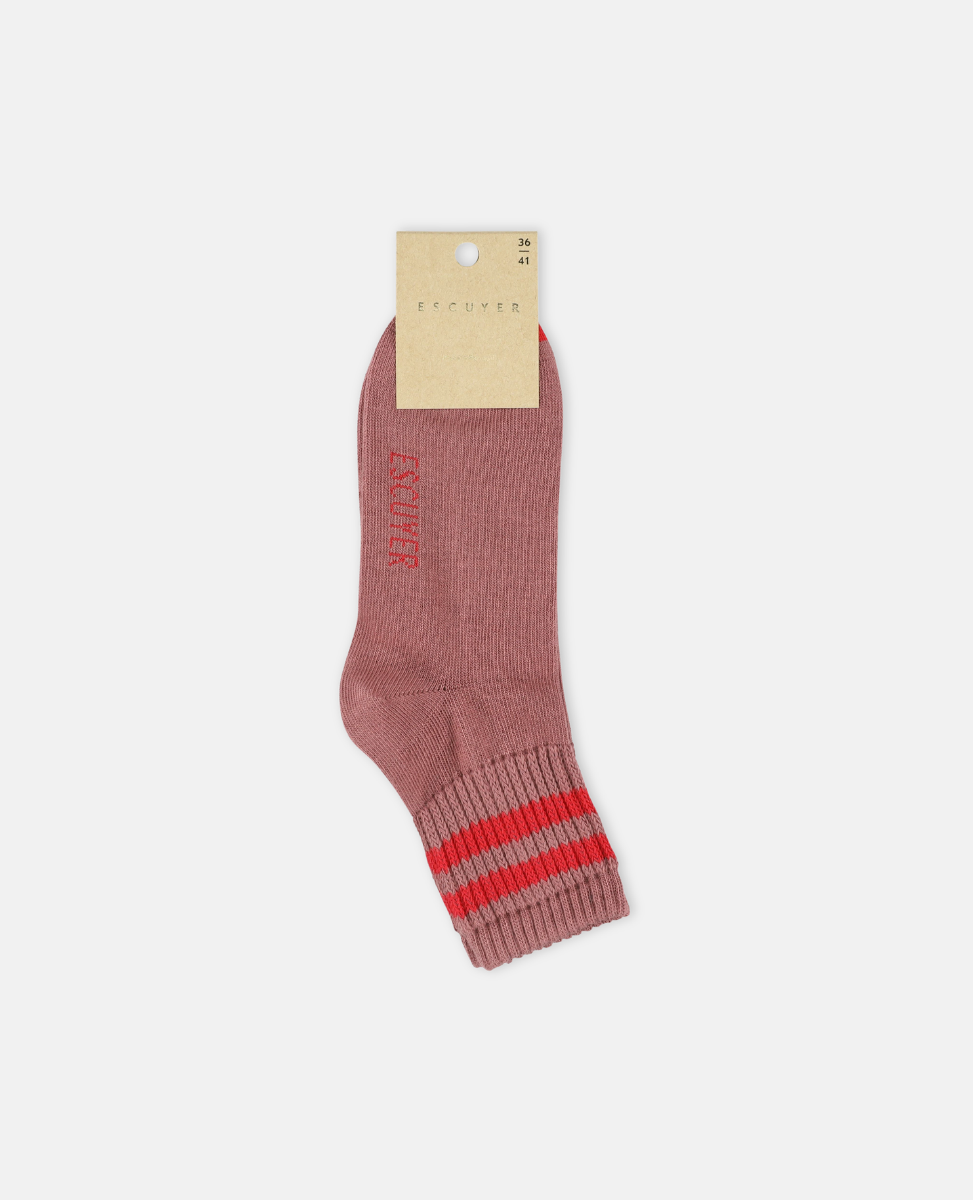 Escuyer rose sock with a red striped pattern on a grey background