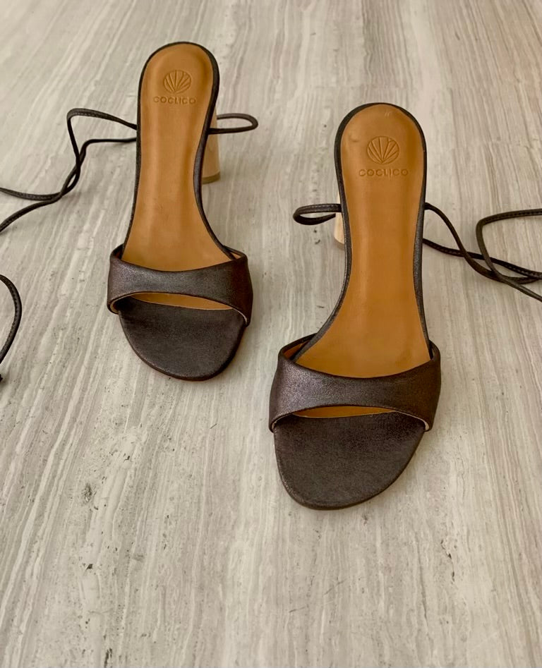 Gilda Heel in Anthracite from the top