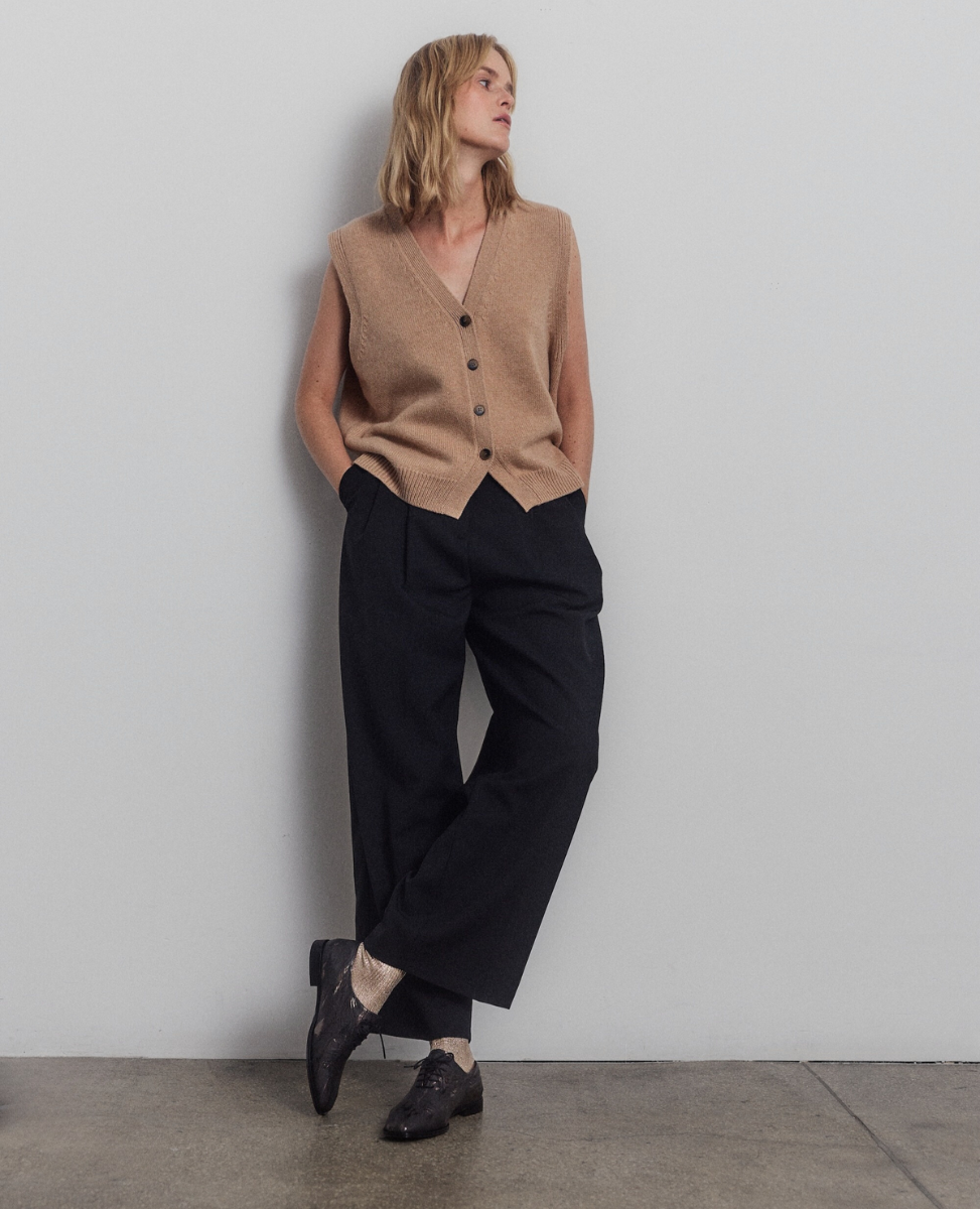 Woman Dressed in Coclico Hand Panted Oxford shoes with Maria La Rosa Metallic Socks