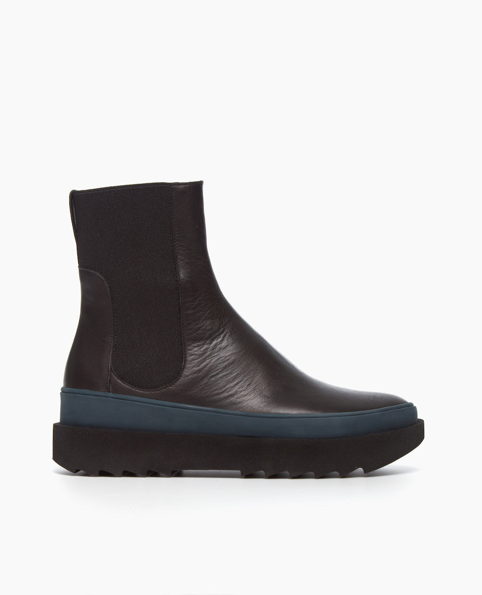 Side view of the France in Black leather: an easy pull-on chelsea boot with rubber midsole in teal, and toothed EVA out sole in black.