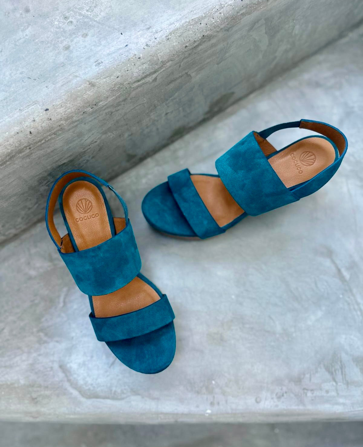 Oca Clog in Azure on a step, seen from the top