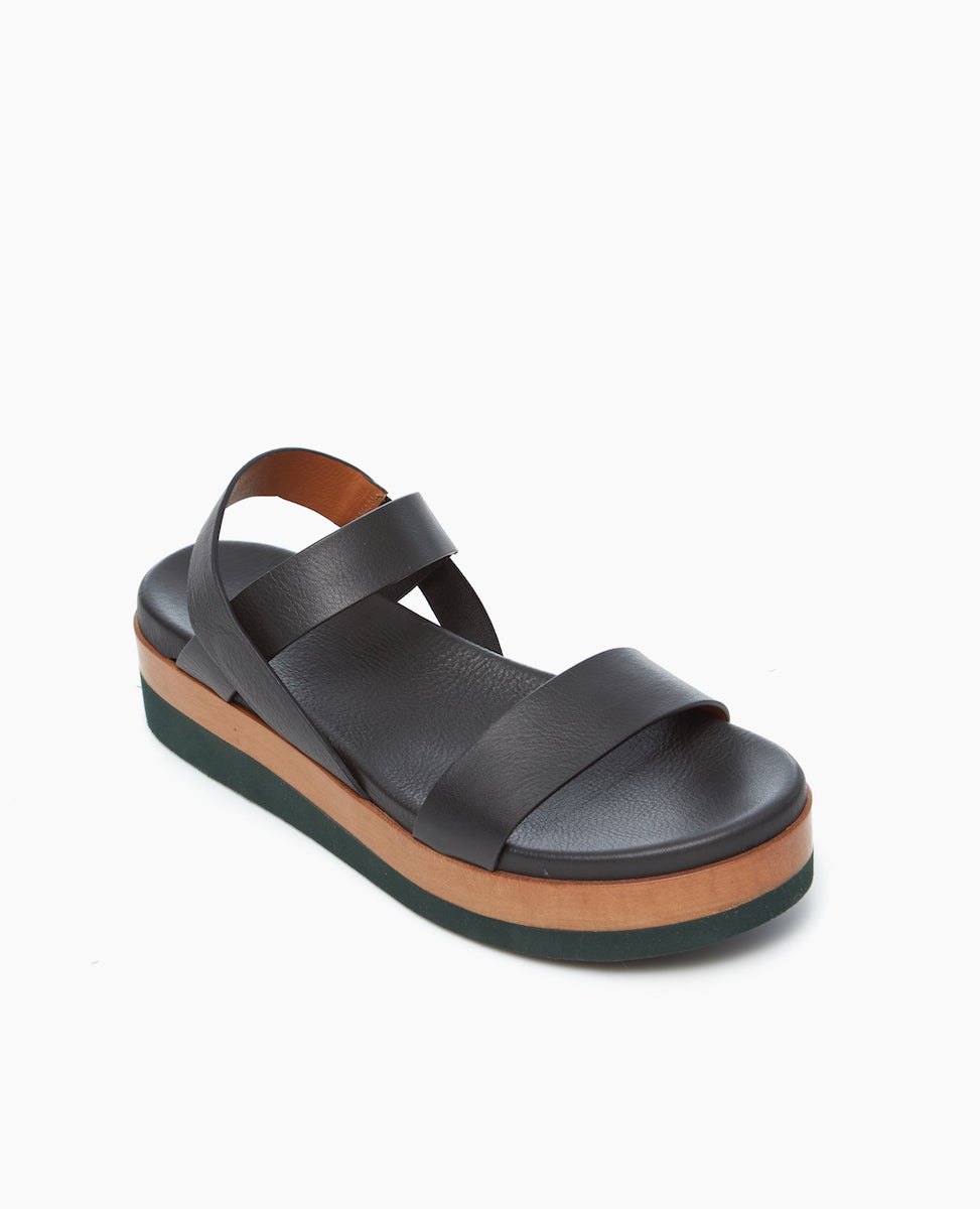 Angled view of the Dana Wedge in Black with parallel straps for an upper atop a ultra-lightweight EVA platform with flex grooves cut into the ball area for greater flexibility. 