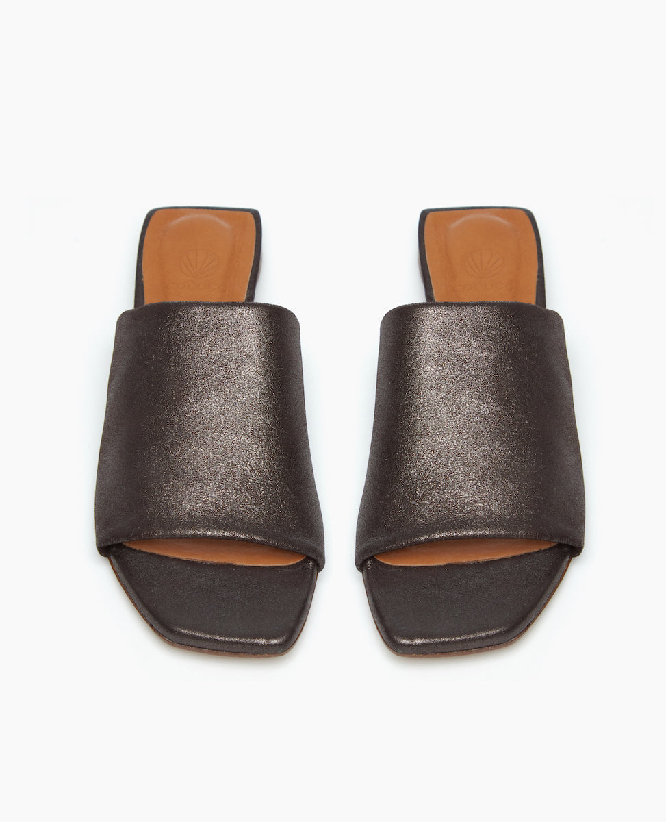 Front view of the Ferhana Sandal in anthracite shimmer suede, perfect for everyday wear with a molded fit and stacked leather heel. 