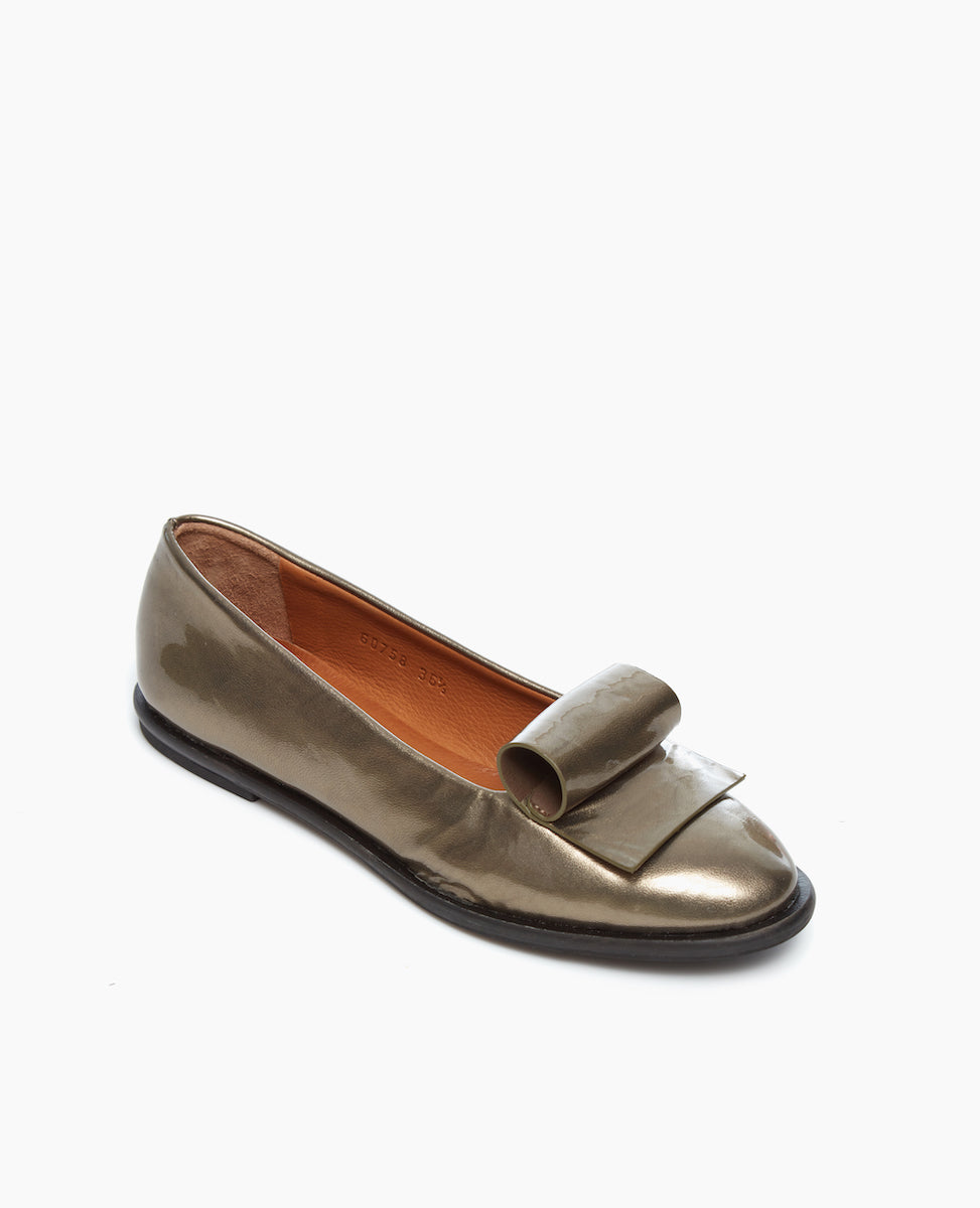 Angled view of the Yale Loafer in Starry Night Patent: featuring a chic, flexible sole morphing this formal loafer silhouette into one supremely fit for an on-the-go lifestyle.
