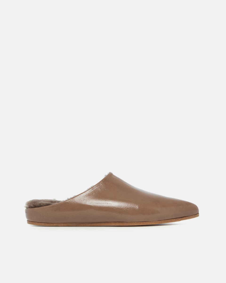 Coclico Dia Shearling Slide in Boue crinkled patent, side view of a pointed toe mule