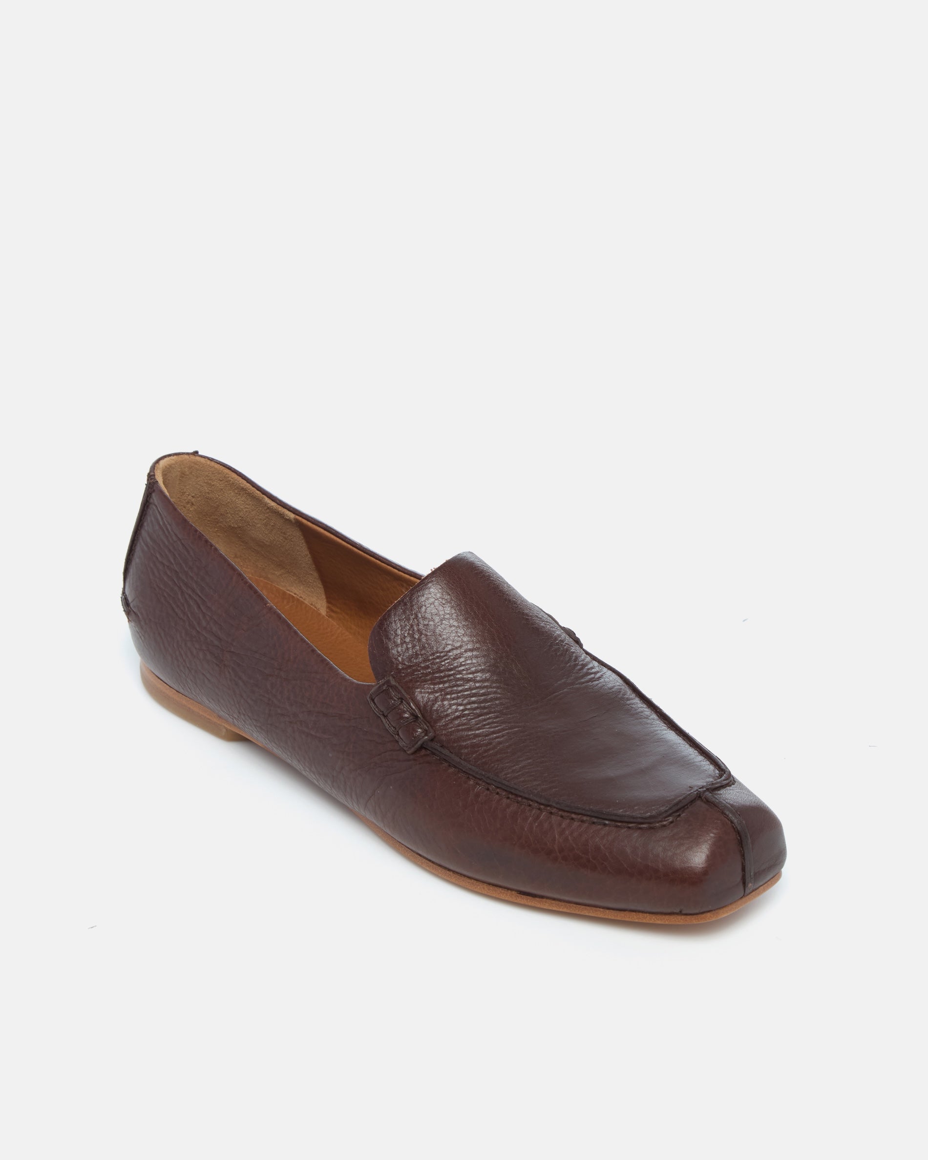 Coclico Francis Loafer in Castagno leather, angled view of the apron front and rounded toe