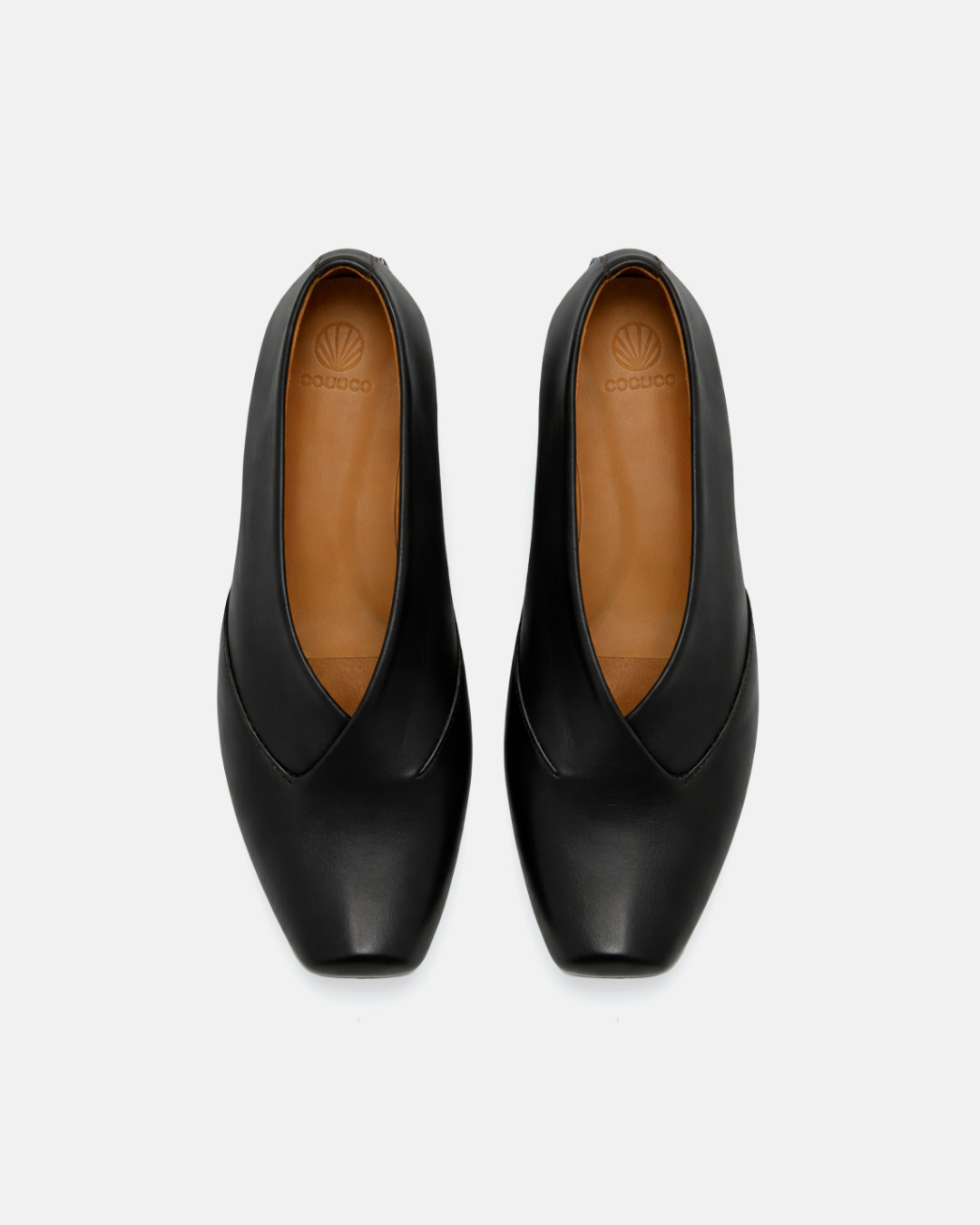Coclico Franklin Flat in black leather, a pointed toe flat
