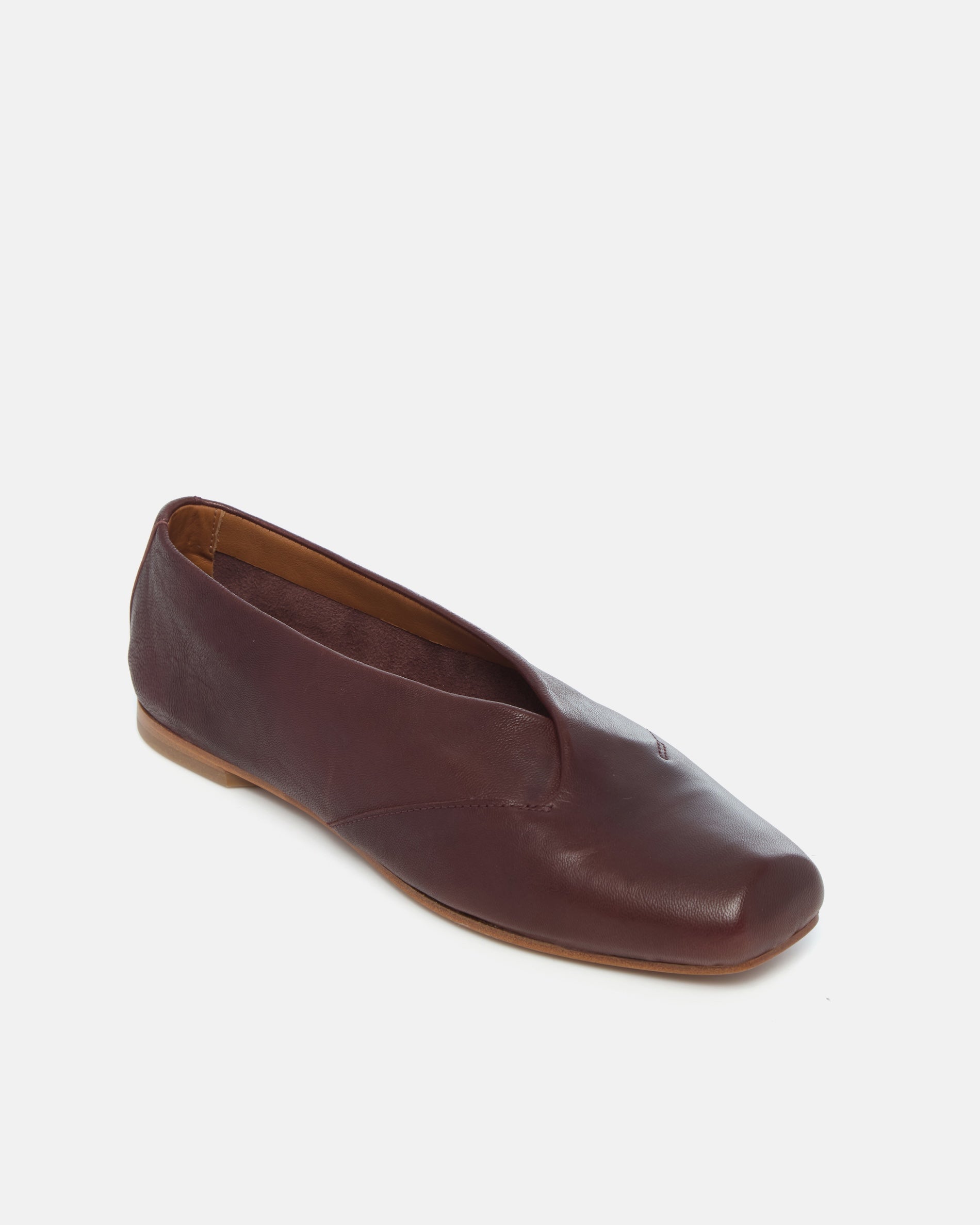 Coclico Franklin Flat in Pecan leather, angled view of the pointed toe