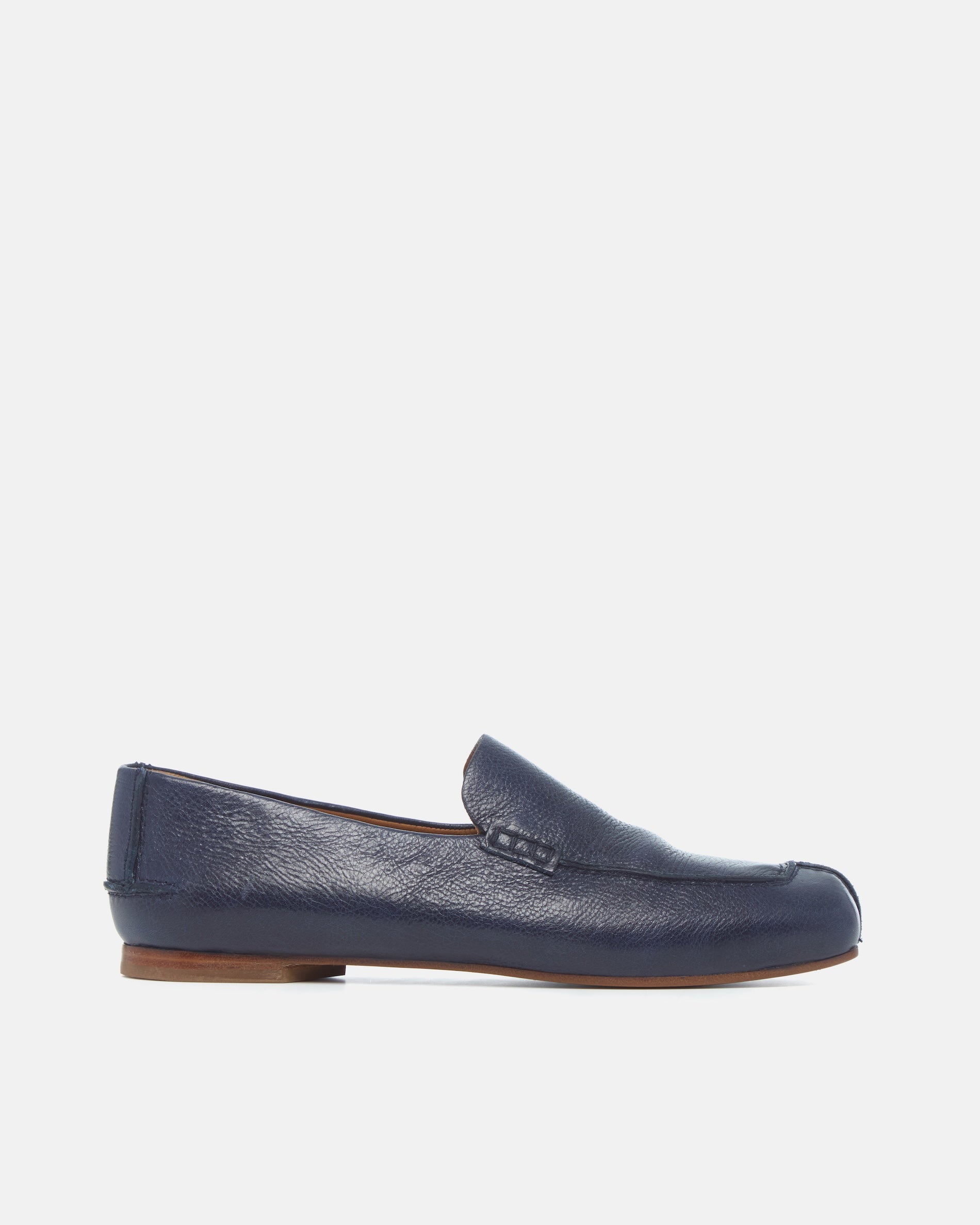 Coclico Francis Loafer in Marino, side view of a navy leather loafer