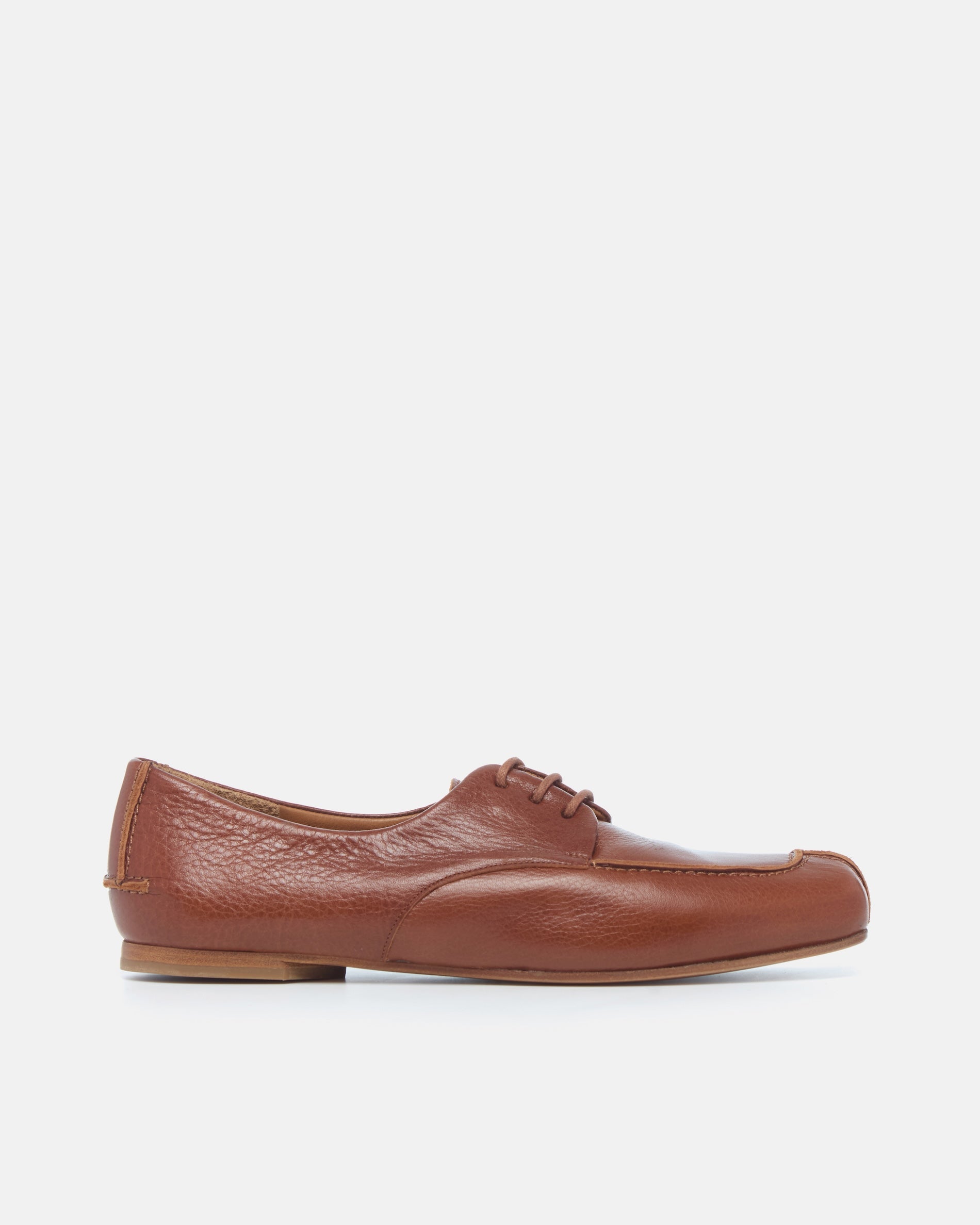 Coclico Fubee Oxford in Cuero, side view of a tan leather lace up oxford