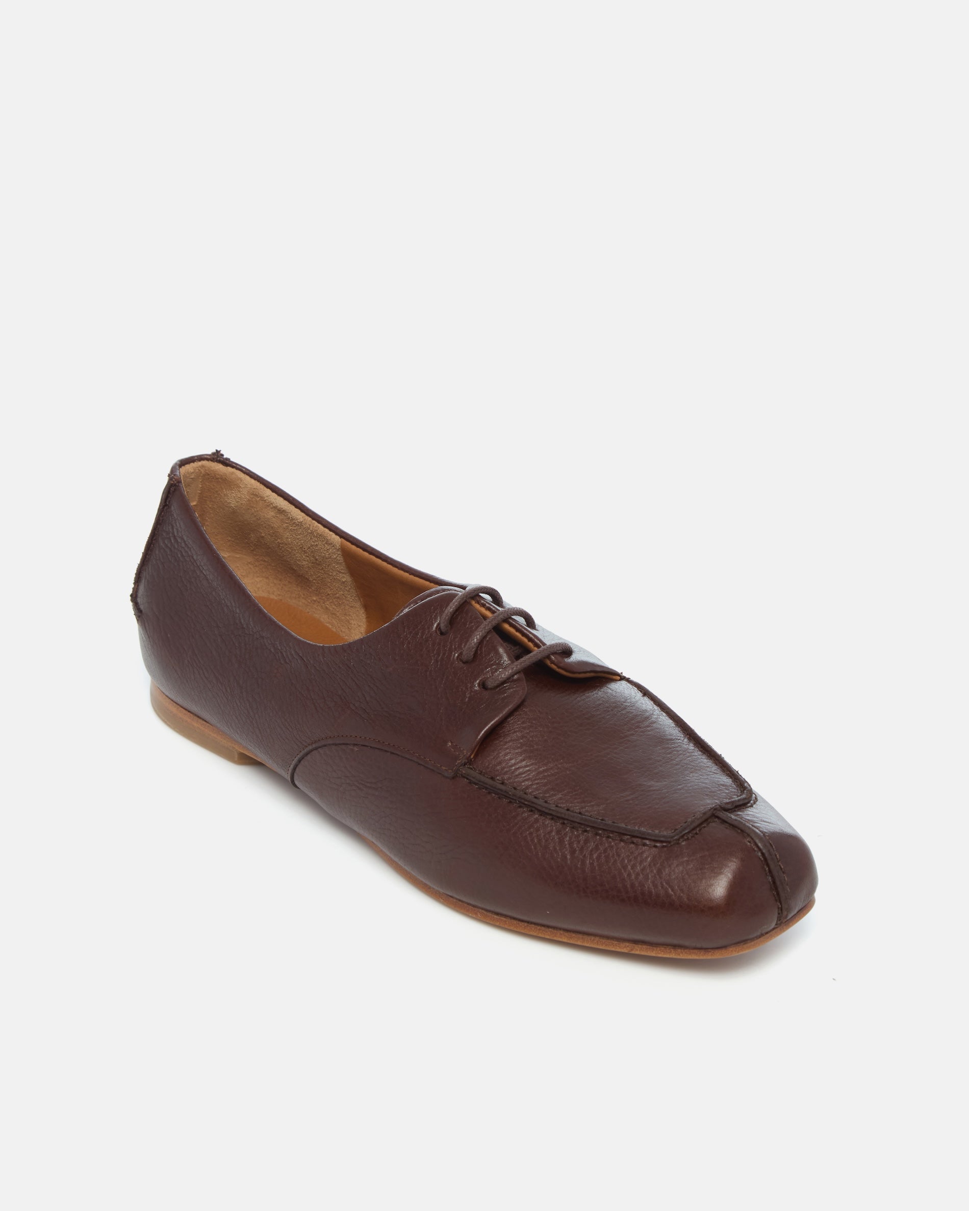 Coclico Fubee Oxford in Castagno leather, angled view of the lace up front
