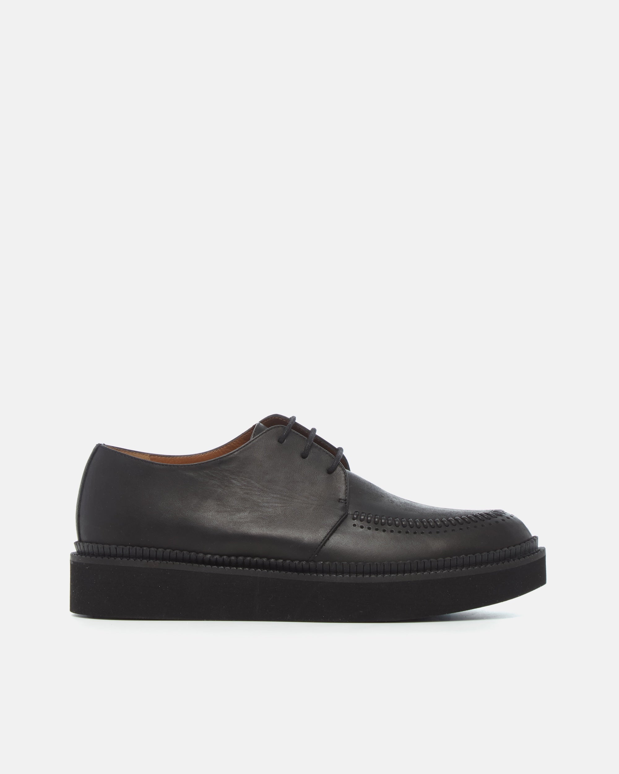 Coclico Gali Creeper in black leather, side view of a lace up moc toe creeper on a platform sole