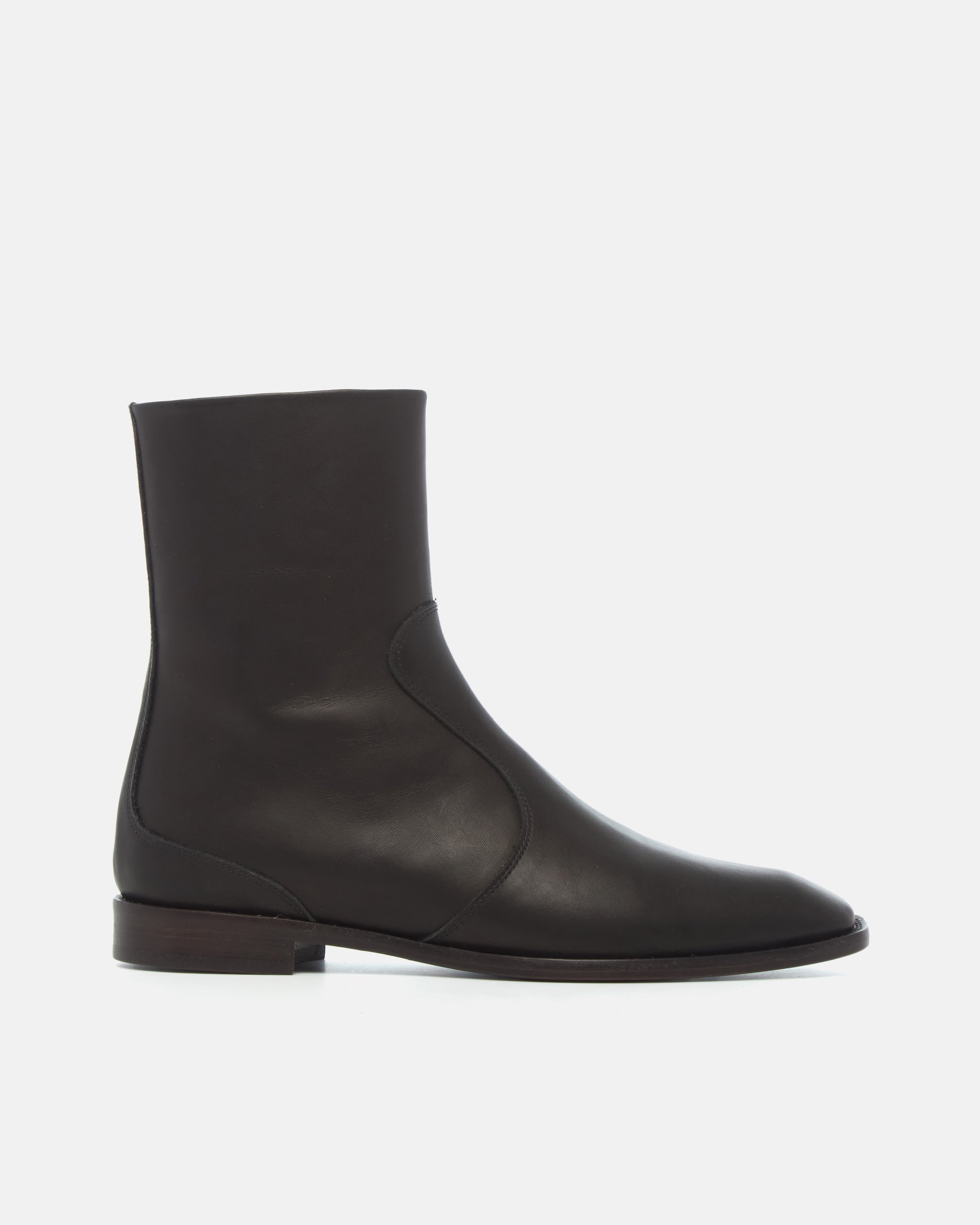 Coclico Hopper Boot in black leather, side view of a flat square toe ankle boot
