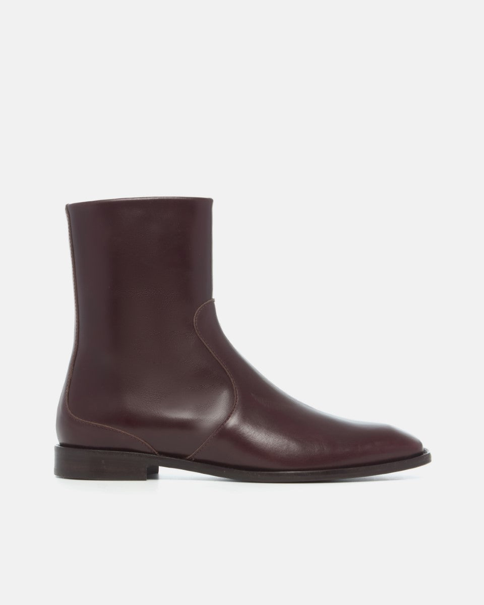 Coclico Hopper Boot in Oxblood leather, side view of a flat square toe ankle boot