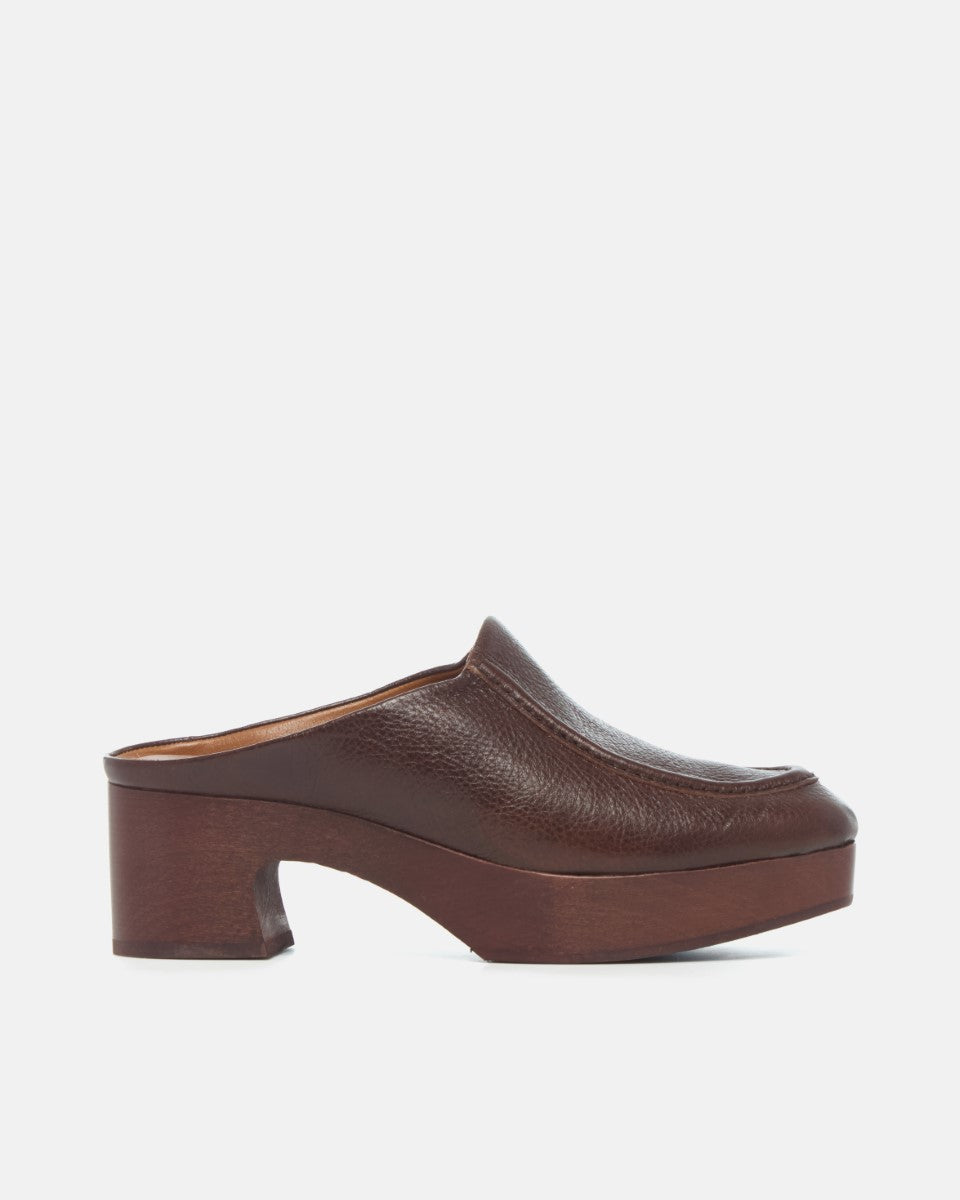 Coclico Qadira Clog in Castagno leather, side view of a closed toe clog mule with platform heel
