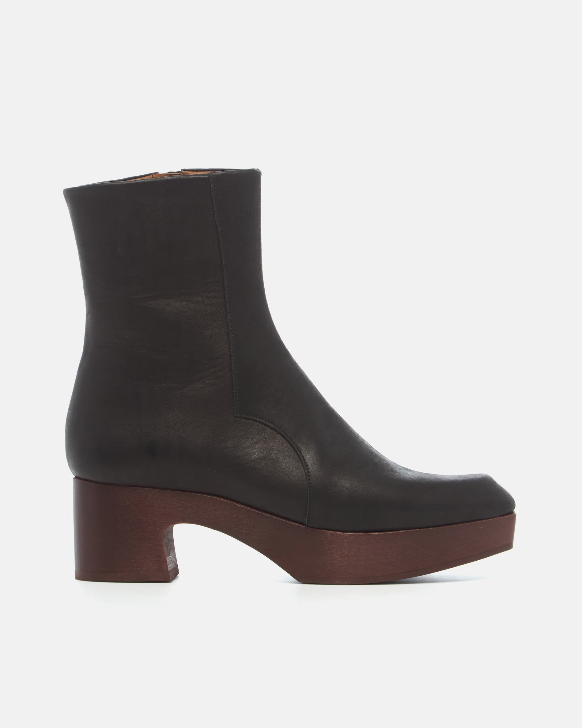 Coclico Quality Clog Boot in black leather, side view of an ankle boot on a clog platform heel