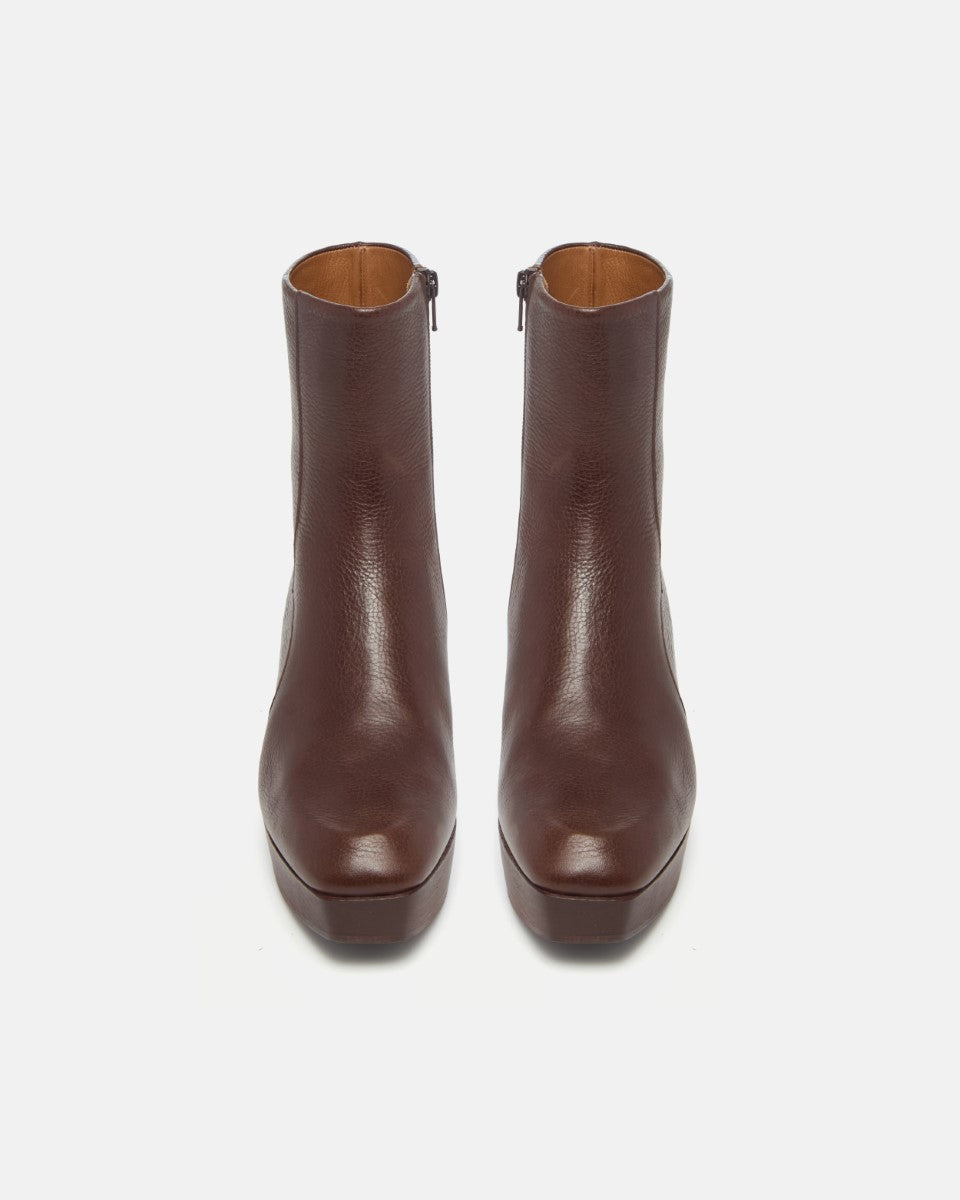 Pair of Coclico Qualley Clog Boots in Castagno leather, front view