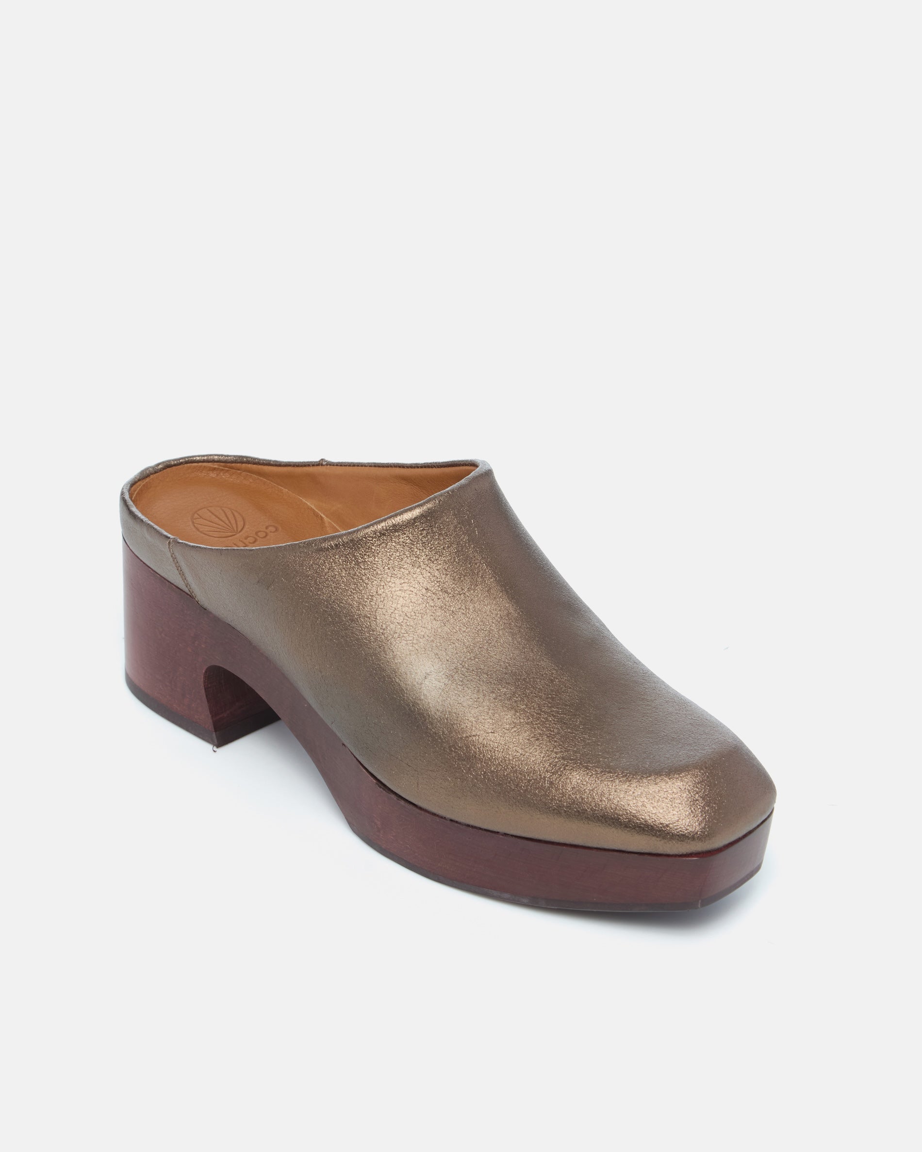 Coclico Quilla Clog in Bronze crinkled metallic leather, angled view of the closed toe and clog base