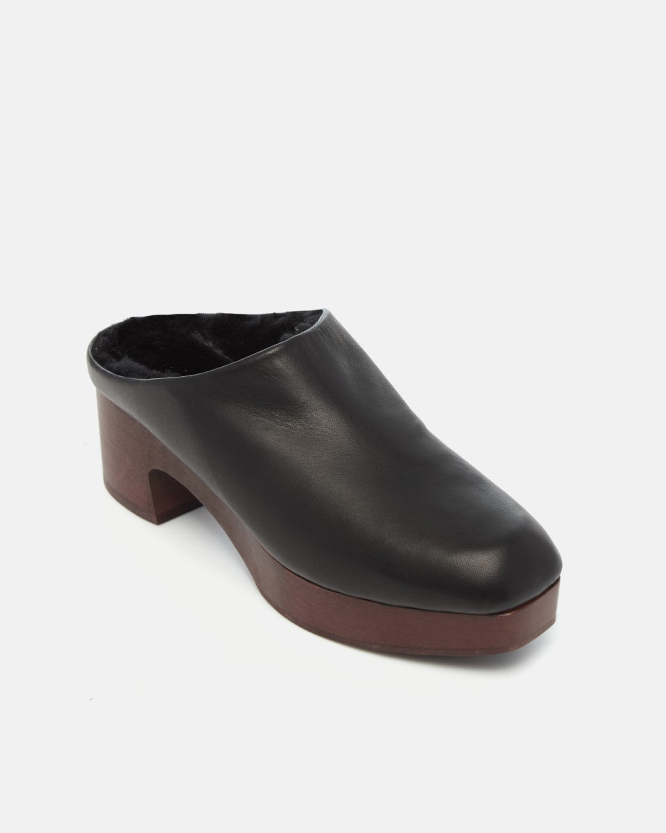 Coclico Quince Clog in black leather, angled view showing shearling lining