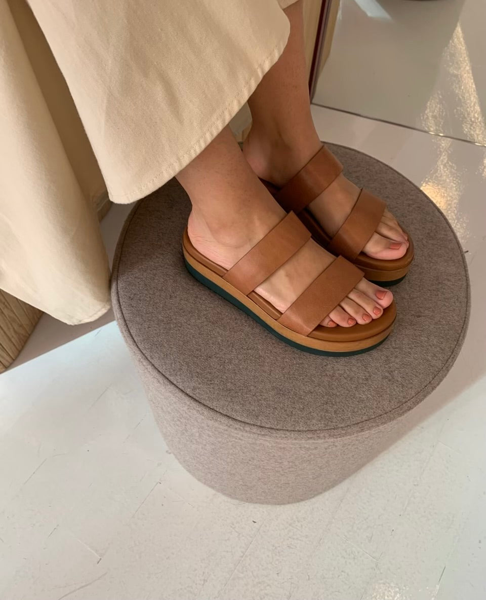 A side view of Dawn on a model