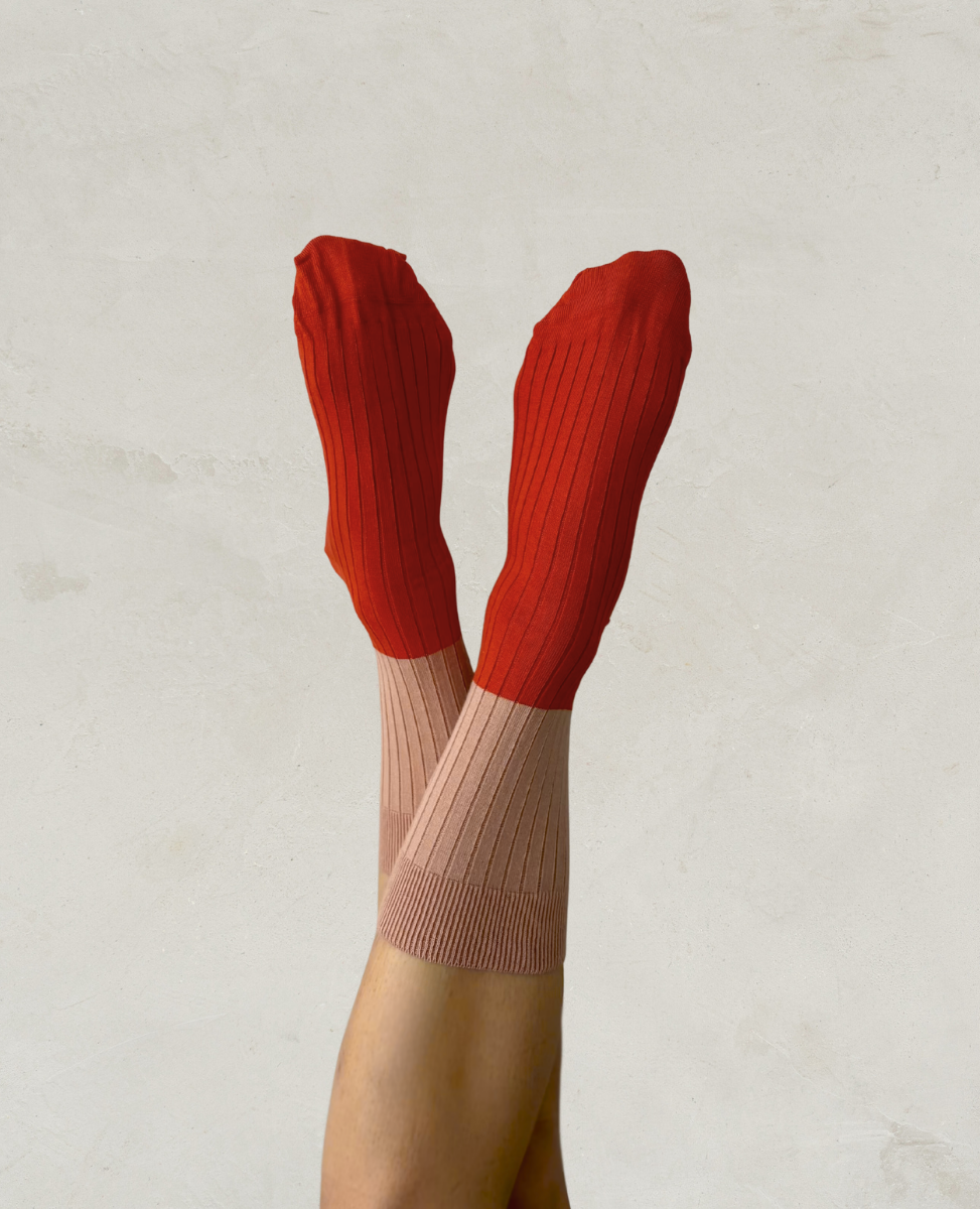 Escuyer Red and beige ribbed knee-high socks on a neutral background