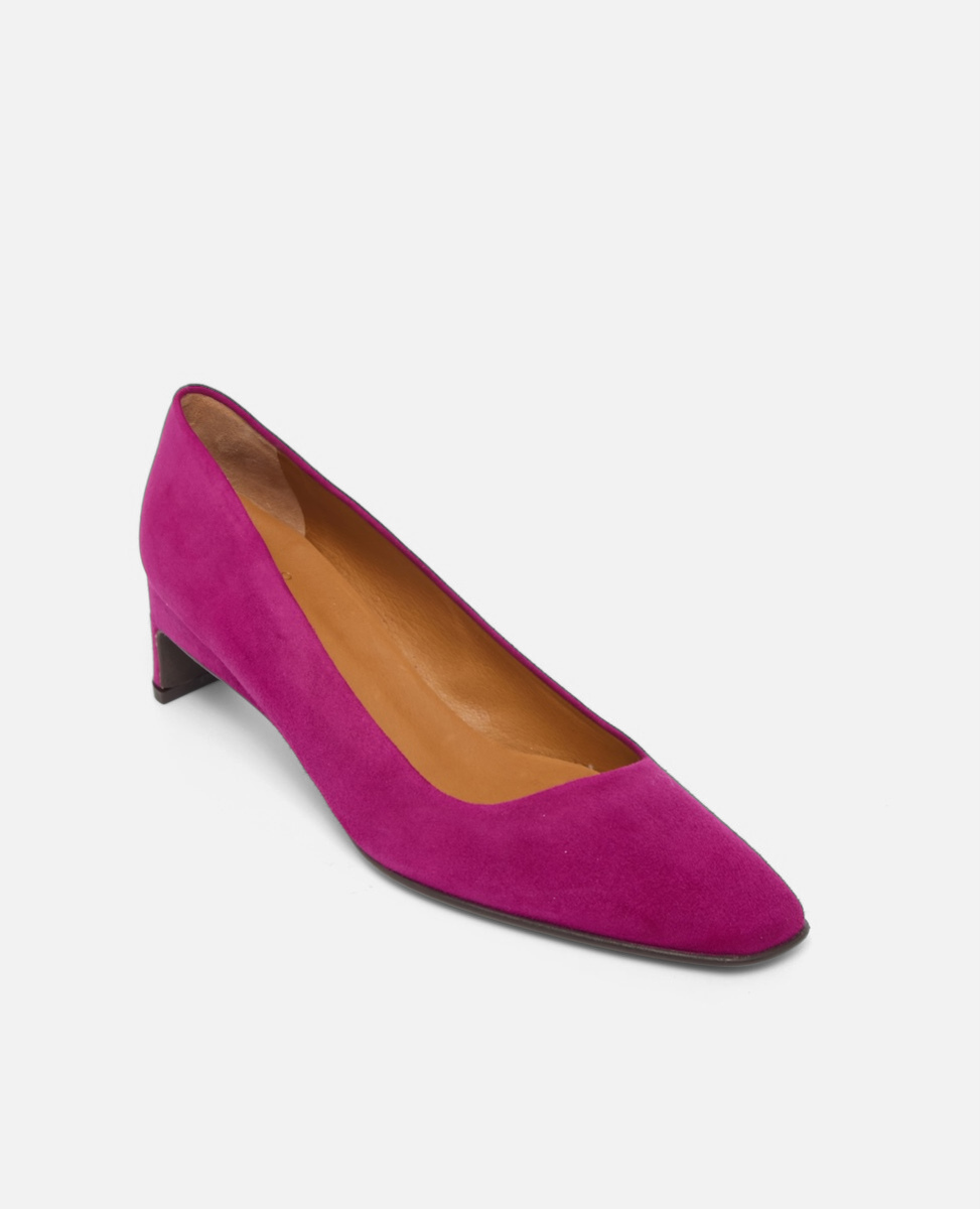 Purple shoe on a white background