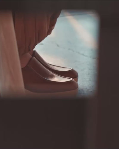 Coclico Qadira Clog Cuero Video