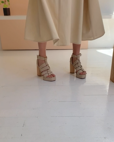 Woman wearing the April in Latte