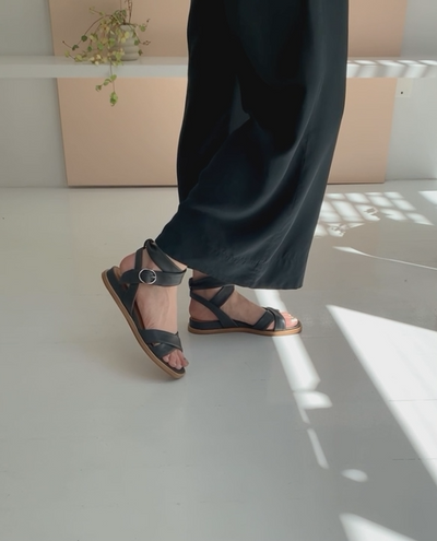 Video of Katriane on the foot to show fit and movement.