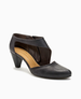 Coclico Sarah Heel in Black leather, angle view: closed-toe mid-heel pump, with an asymmetrical opening and zip closure.  3