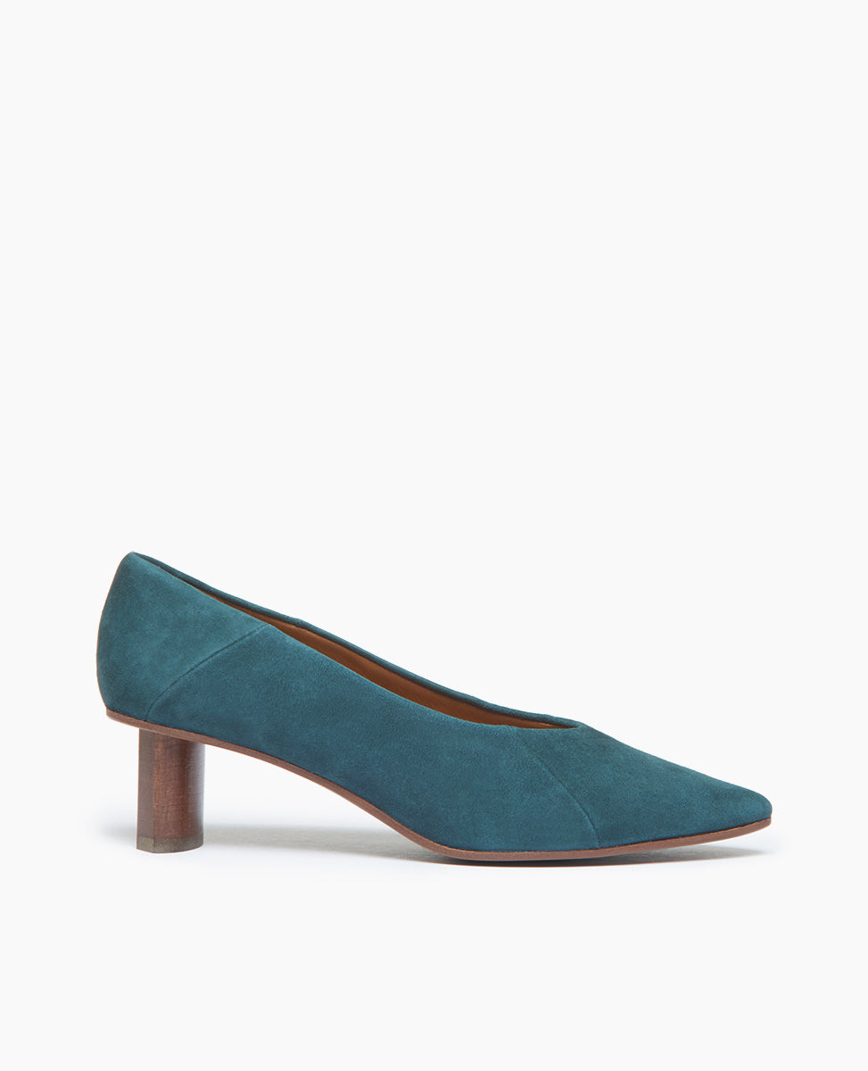 Wumo Heel in Bottle suede, a seasonless Coclico slip-on heel with a choked throat line, subtle stichwork and a scultped, oval shaped solid wood heel in a hand-painted chestnut finish - side view. 