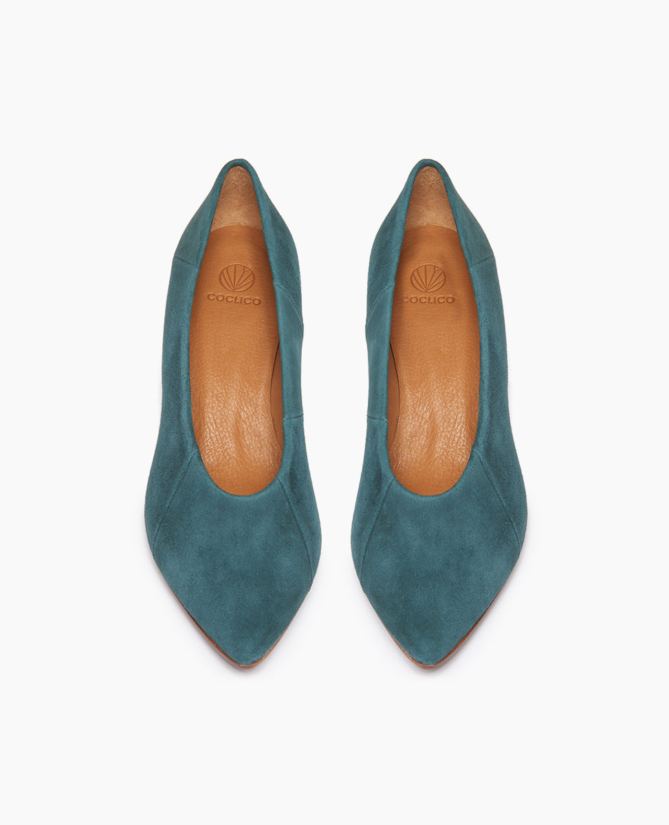 Top view of the Coclico Wumo Heel in Bottle suede, a seasonless slip-on heel with a choked throat line, subtle stichwork and a scultped, oval shaped solid wood heel in a hand-painted chestnut finish.